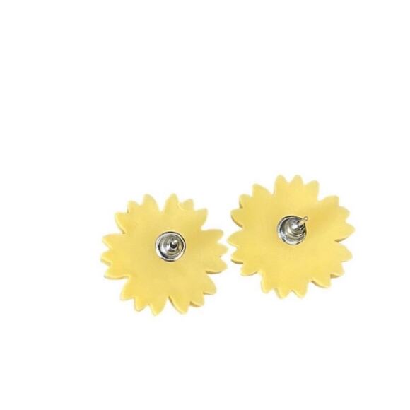 Yellow Daisy Floral Clay Stud Earrings – NWOT - Picture 2 of 3